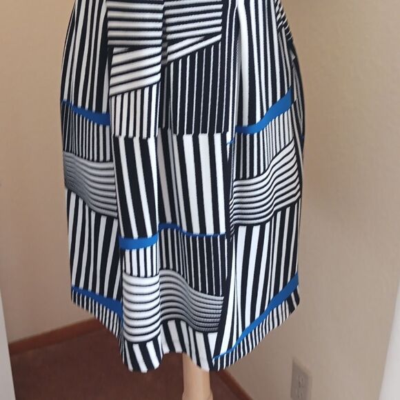 Enfocus Studio Bold Graphic Knit Dress - Picture 3 of 10